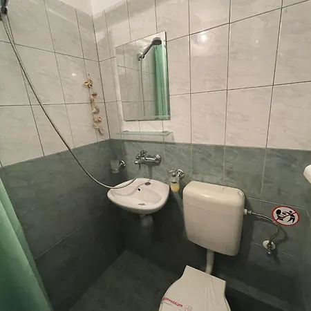 House Gendar, 3*
