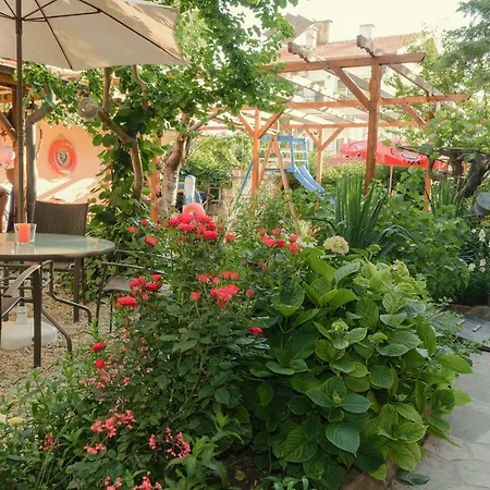 House Gendar, Къща за гости