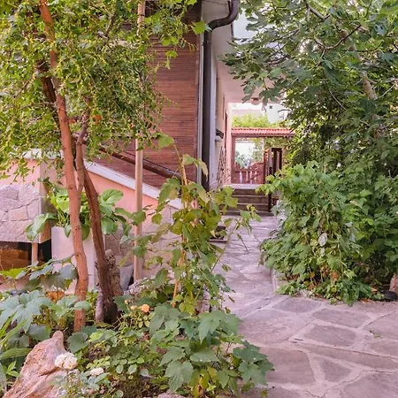 Къща за гости House Gendar, 3*