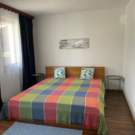 House Gendar, בית הארחה
